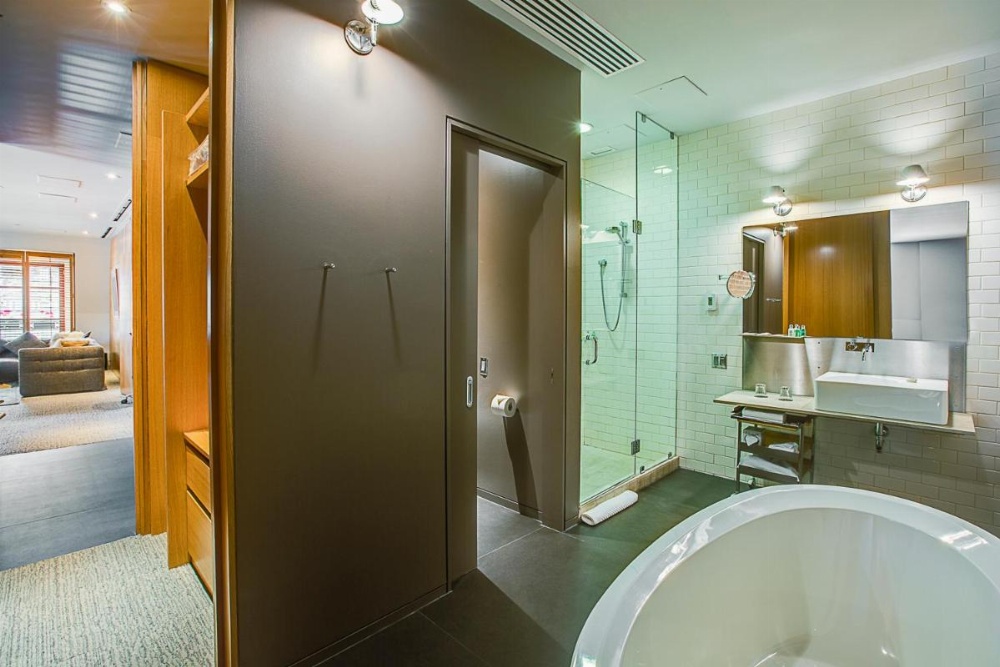 Room image 4