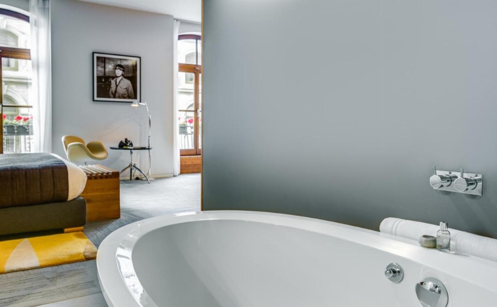Room image 3
